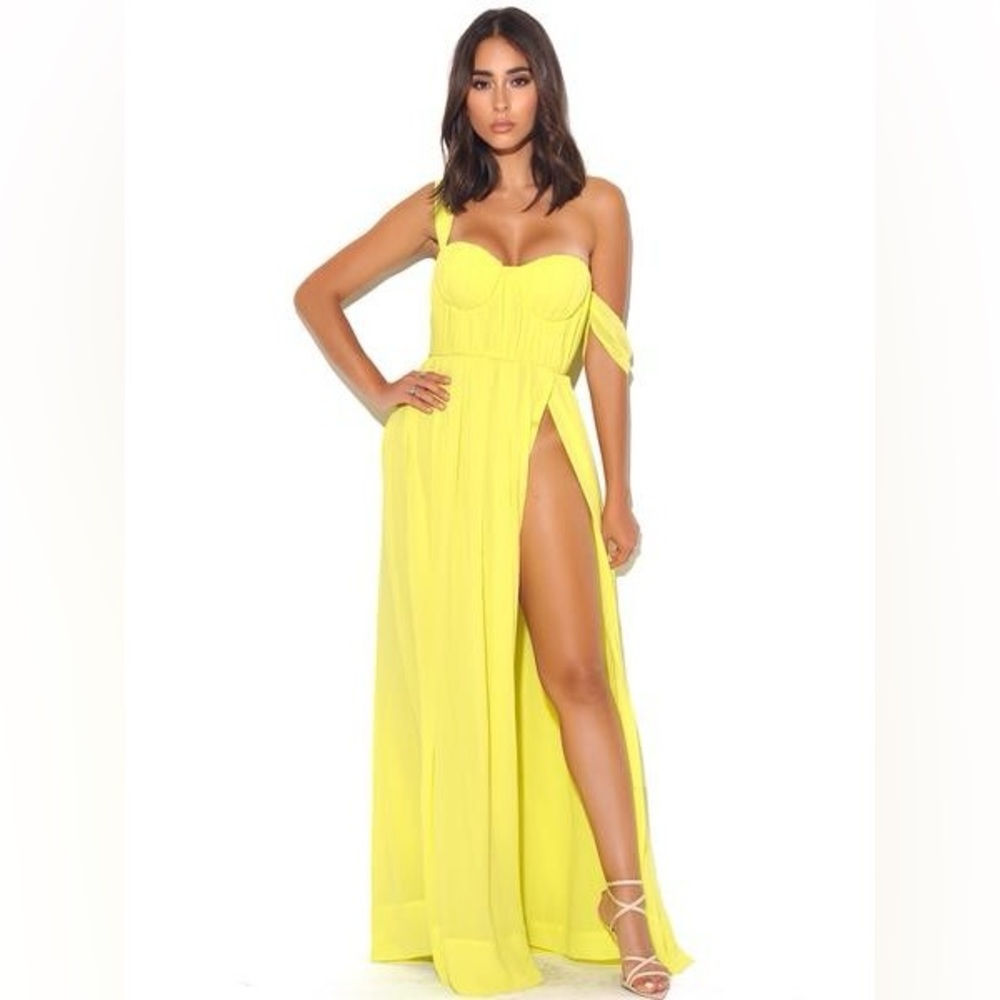 NEW w/ Tags! Paradise High Slit Yellow Chiffon Dress ✨